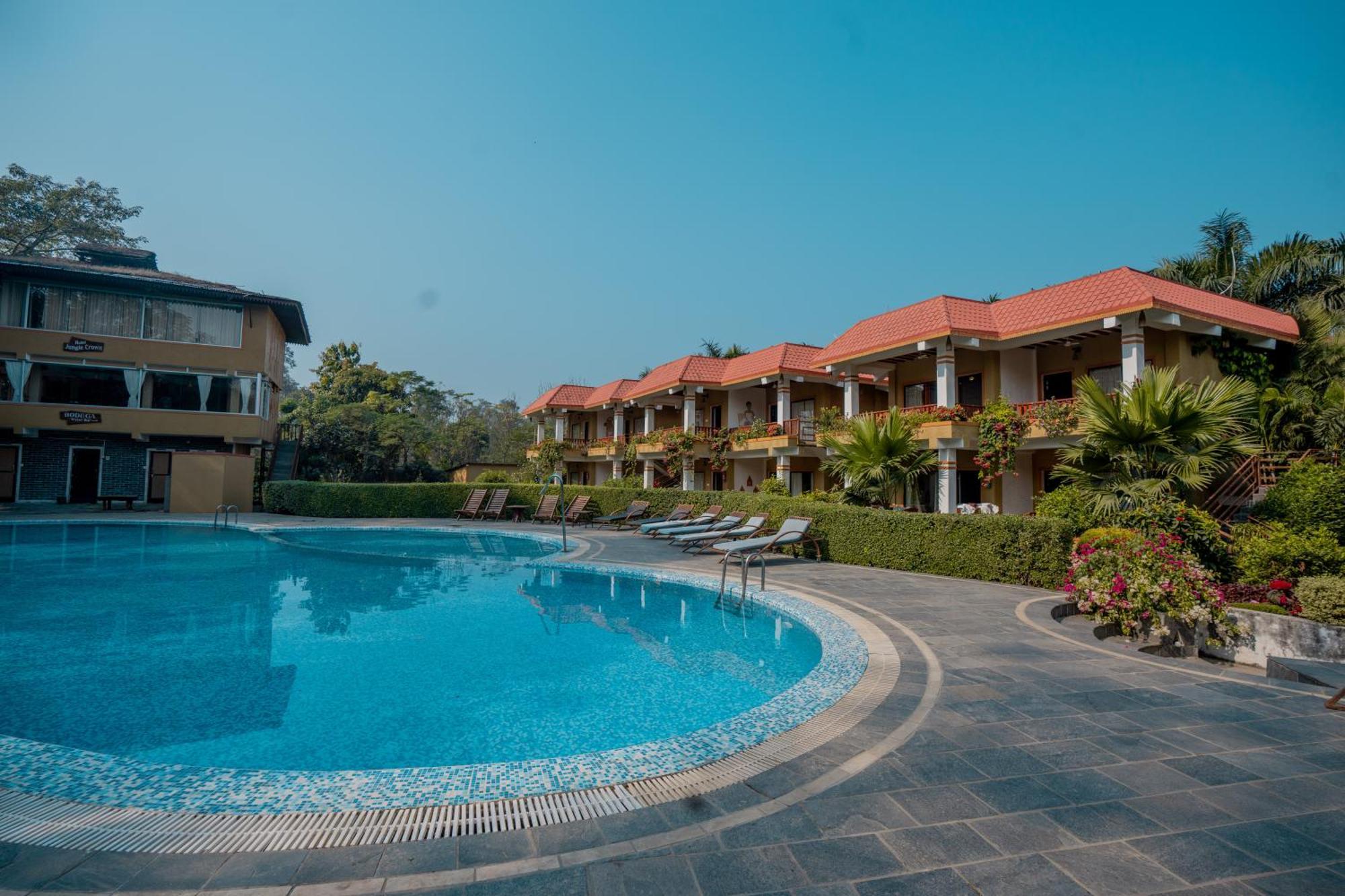 Hotel Jungle Crown Sauraha Luaran gambar