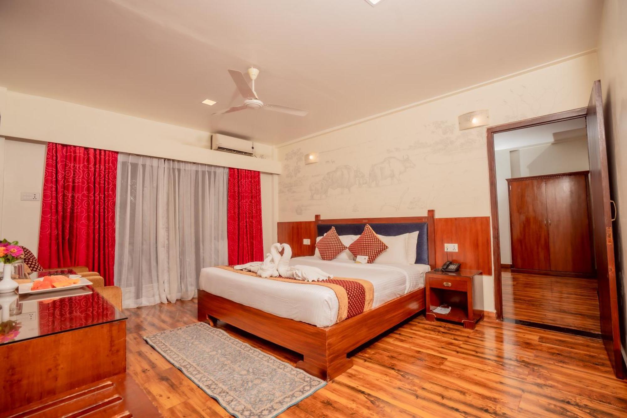 Hotel Jungle Crown Sauraha Luaran gambar