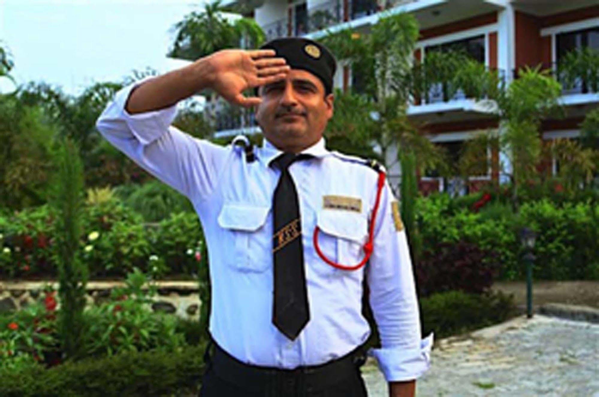 Hotel Jungle Crown Sauraha Luaran gambar